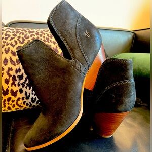 Frye Reina Pull On Suede Bootie
